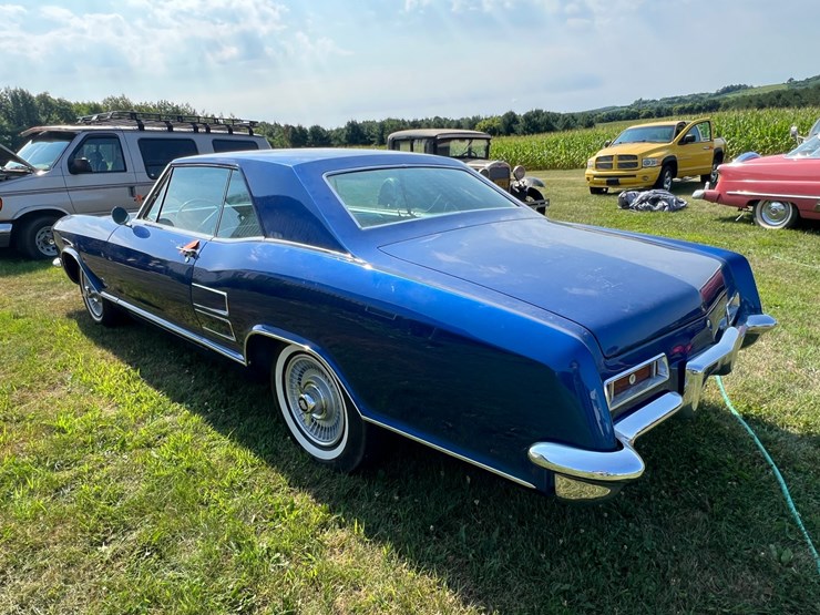 #100-•-1963-buick-riviera-wildcat-445-(no-title)-image-2