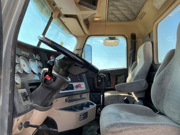 2013-freightliner-coronado-122-sd-image-16