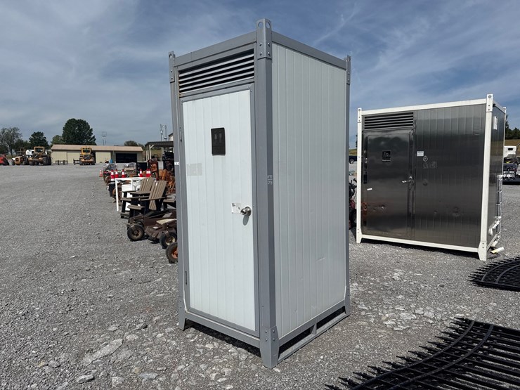 #395-•-portable-restroom-image-1