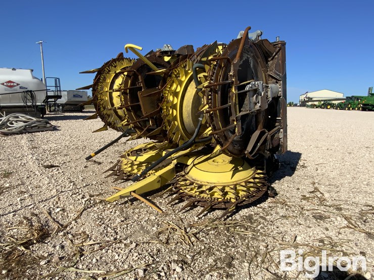2022-john-deere-772-image-1