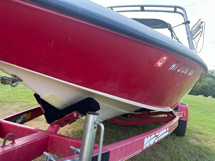 2000-moomba-mobious-ski-boat-w/trailer-(65-actual-hours)-image-16
