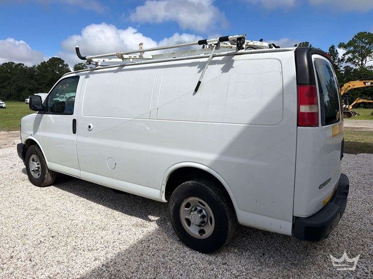 2017-chevrolet-express-2500-image-4