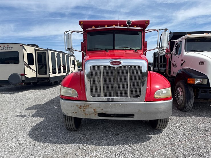 2005-peterbilt-335-image-5