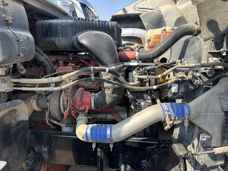 2015-freightliner-coronado-122-sd-image-22