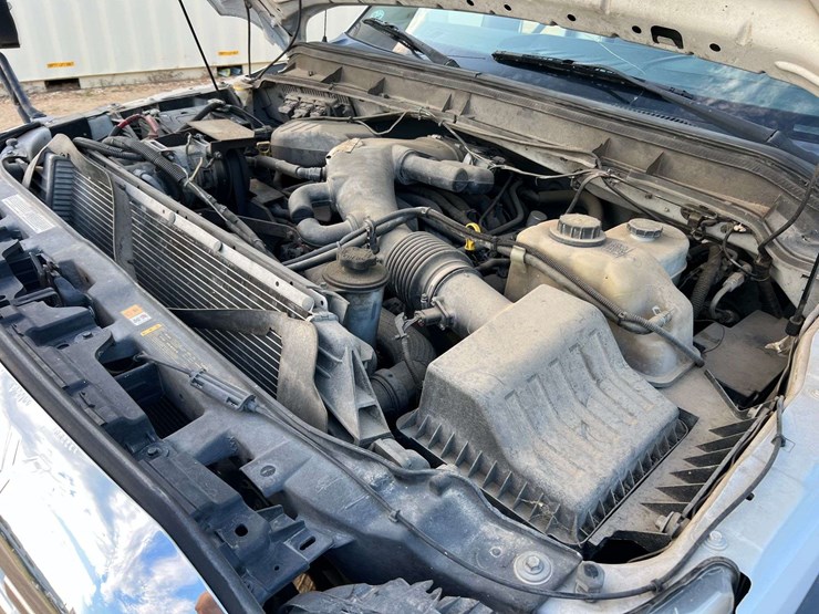 2013-ford-f550-image-25