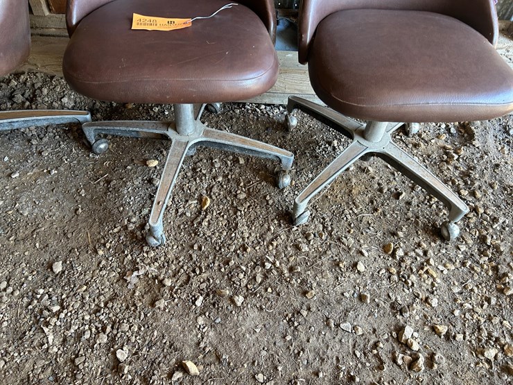 #6273-•-(4)-rolling-chairs-image-6