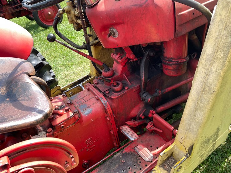 #1607-•-ferguson-tractor-image-15