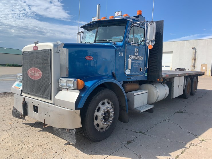 2001-peterbilt-semi-image-1