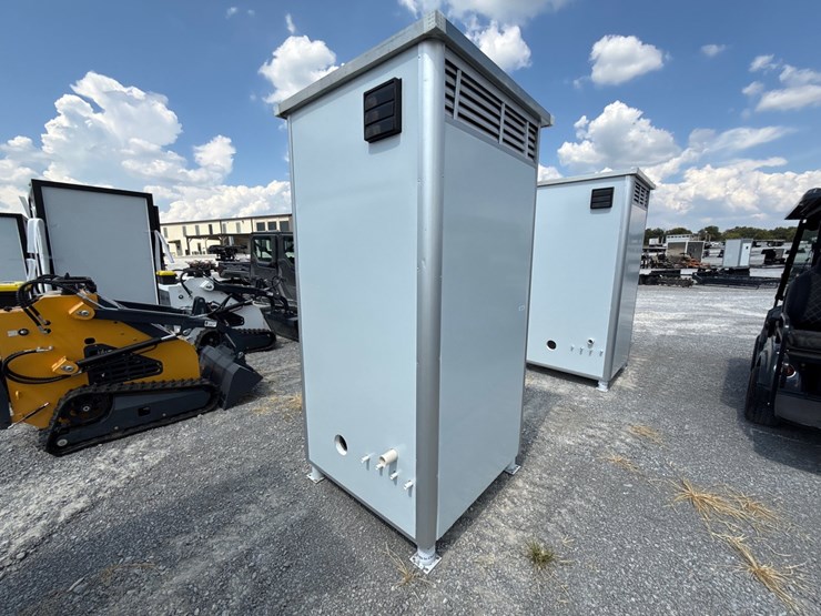 #186-•-portable-restroom-image-3