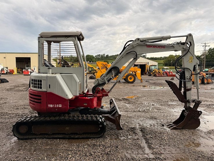 2009-takeuchi-tb138fr-image-5