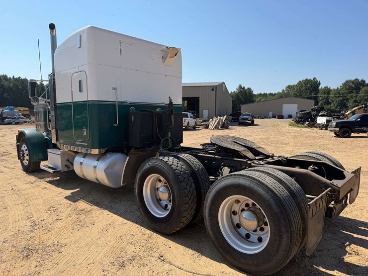2005-peterbilt-379-image-4