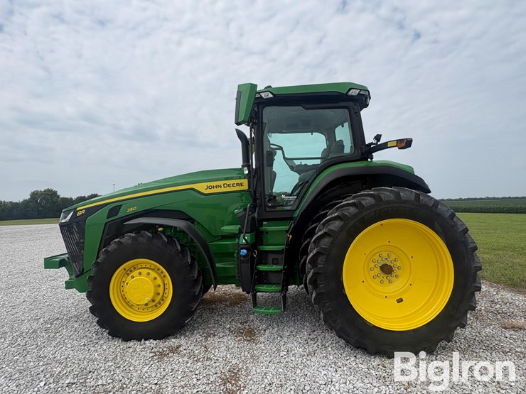 2025-john-deere-8r-250-image-8