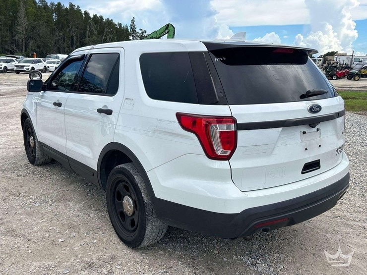 2017-ford-explorer-image-4