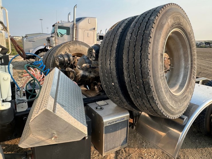 2013-peterbilt-367-image-13