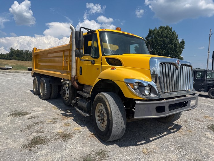 #263-•-2009-international-7500-workstar-tri-axle-dump-truck-image-1