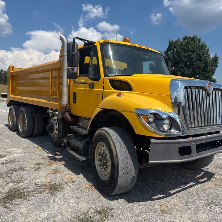 #263 • 2009 INTERNATIONAL 7500 WORKSTAR TRI AXLE DUMP TRUCK