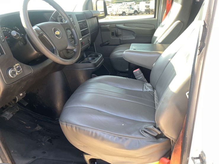 2013-chevrolet-express-2500-image-10