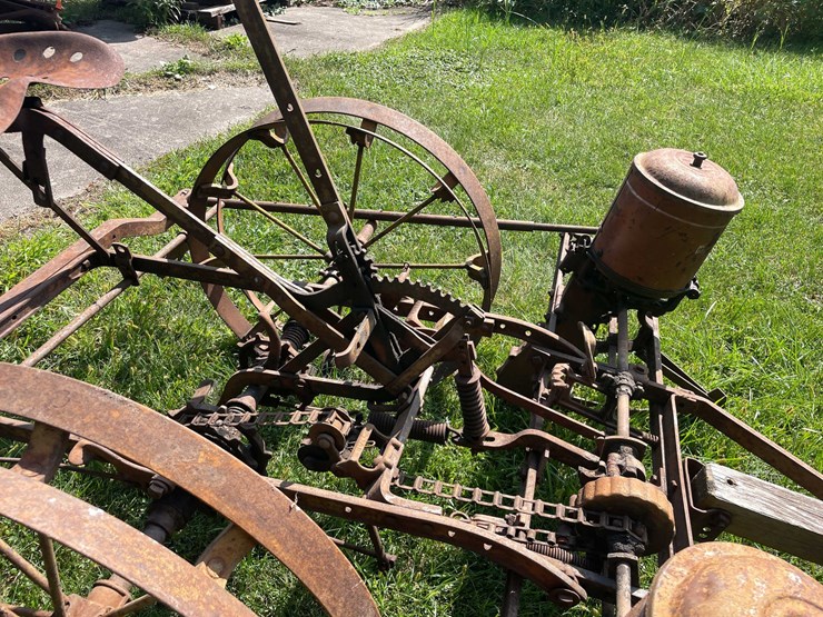 #1622-•-antique-mccormick-corn-planter-image-9