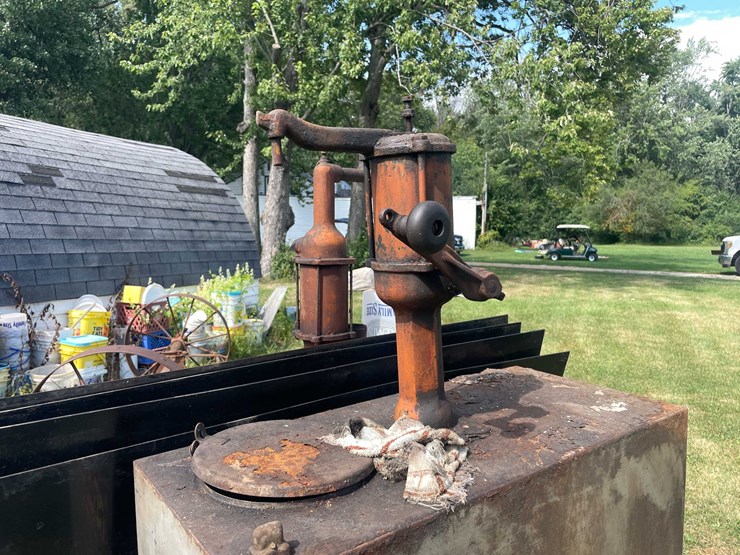 #1619-•-(2)-vintage-gas-tanks-image-6