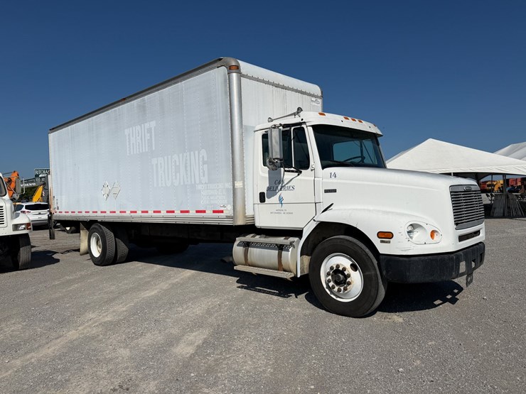 1997-freightliner-fl112-image-3