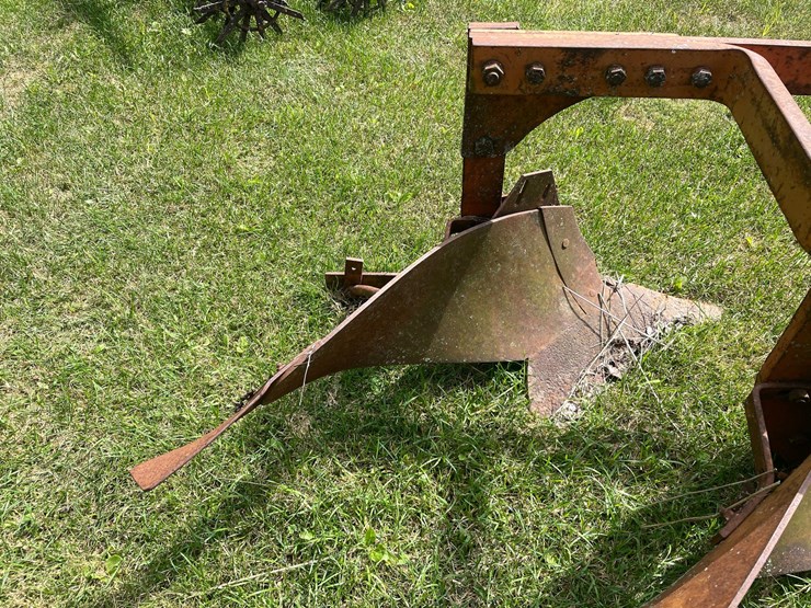 #1639-•-allis-chalmers-moldboard-plow-image-6