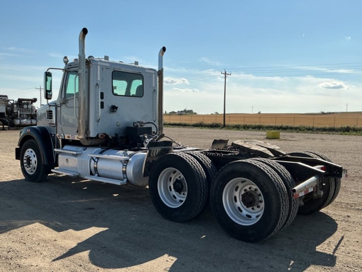 2012-freightliner-coronado-122-sd-image-10