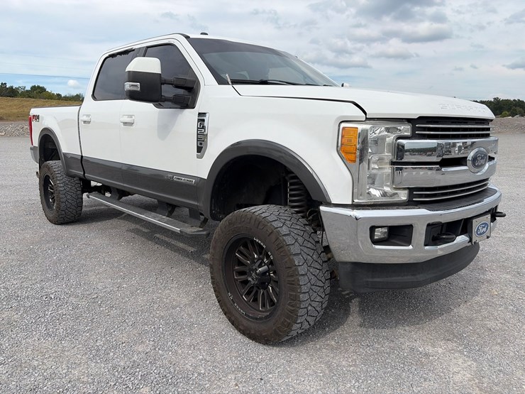 2017-ford-f250-lariat-image-11