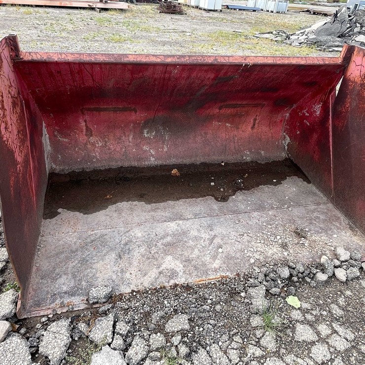 #10635 • Metal Bucket