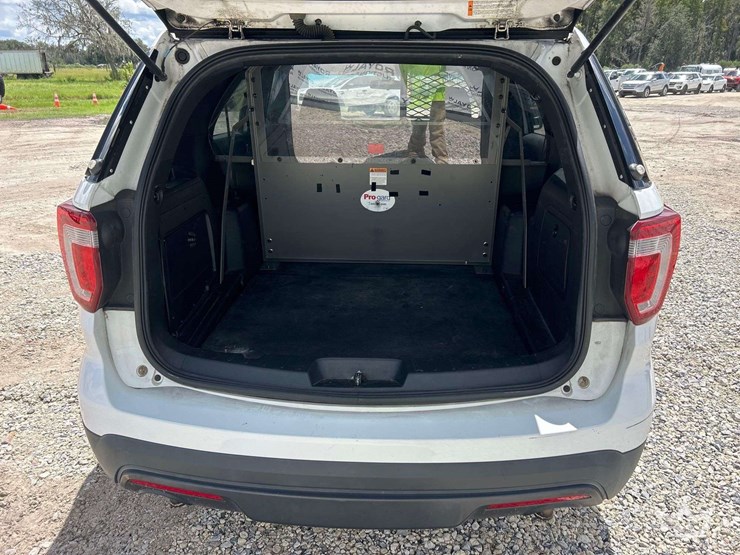 2017-ford-explorer-image-19