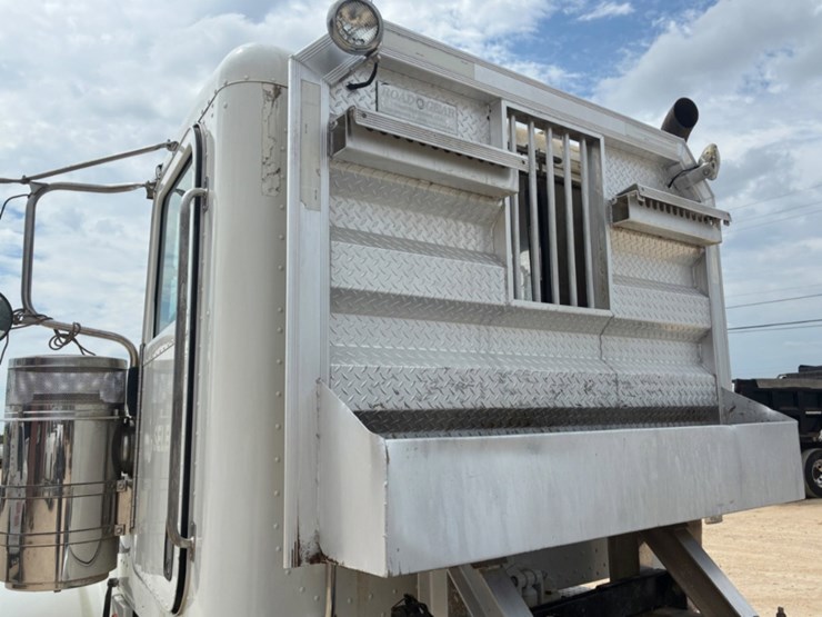 2012-peterbilt-367-image-7