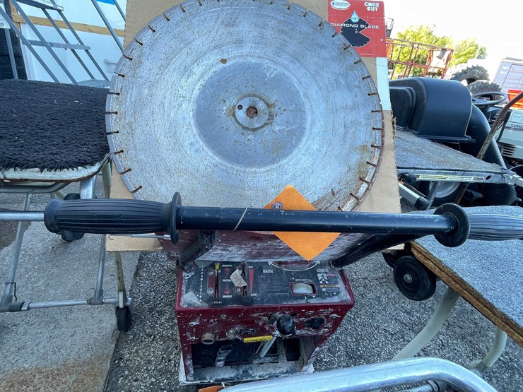#9135-•-propane-powered-concrete-saw-(03)-image-1