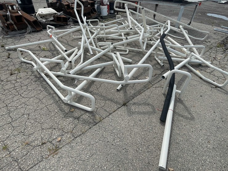 #10621-•-pile-of-aluminum-railings-image-6