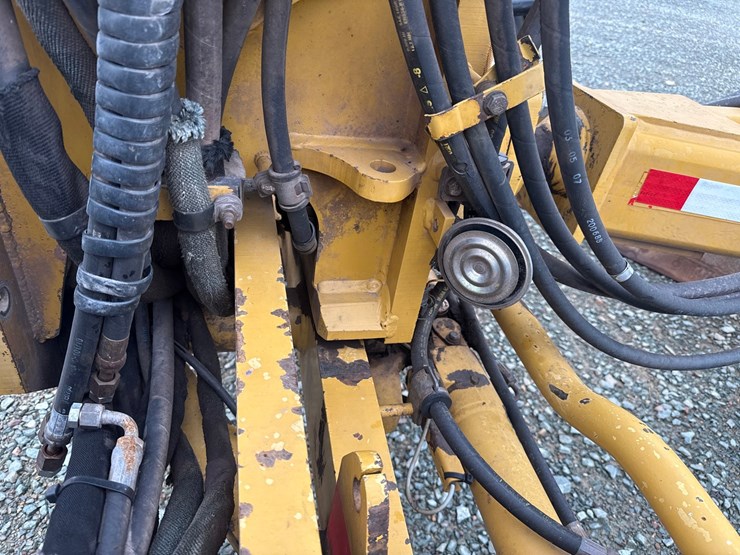 caterpillar-160m-awd-image-16