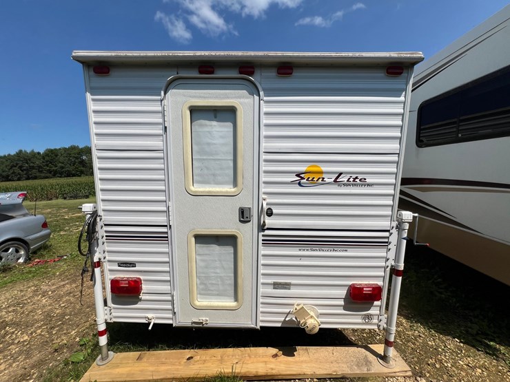 #5675-•-sun-lite-pick-up-camper-image-3