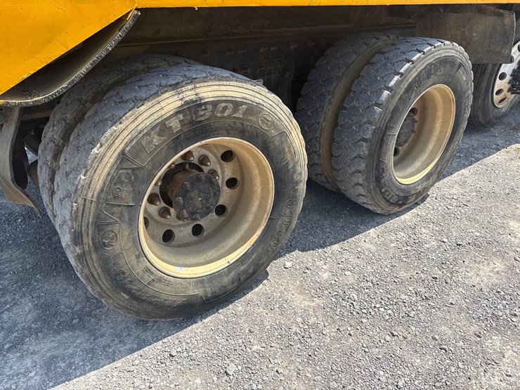#263-•-2009-international-7500-workstar-tri-axle-dump-truck-image-17