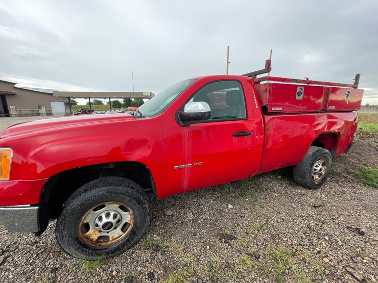 2010-gmc-2500-image-8