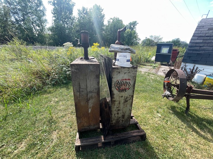 #1619-•-(2)-vintage-gas-tanks-image-2