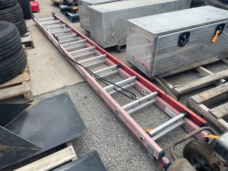 #9118-•-24'-ladder-(o3)-image-1