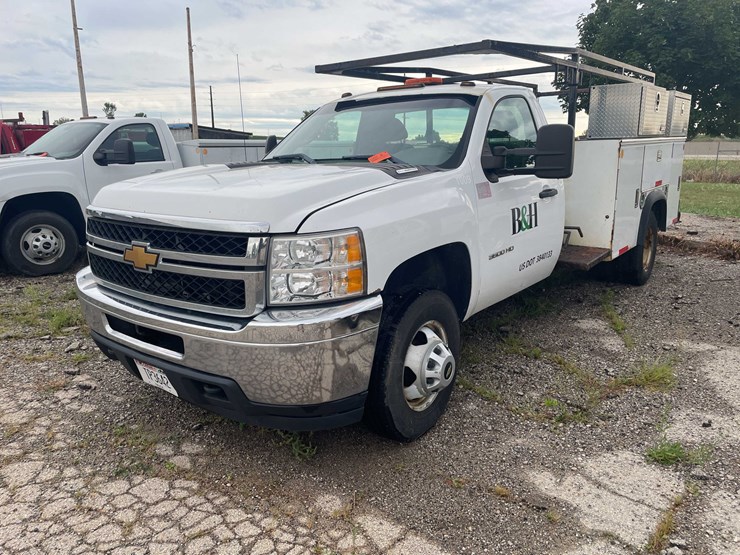 2013-chevrolet-3500-image-1
