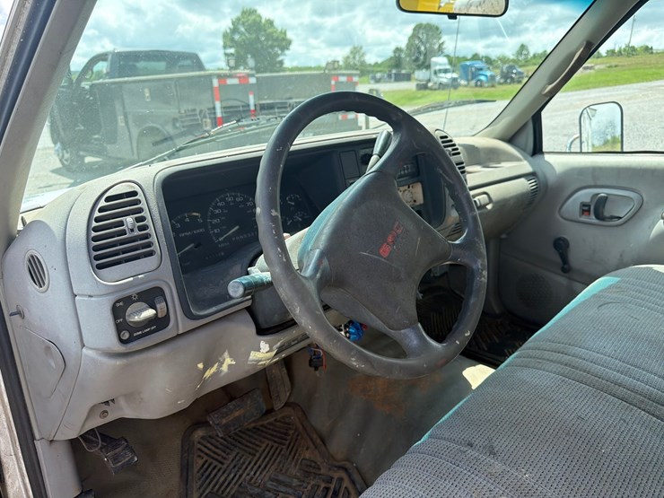 1995-gmc-1500-image-14