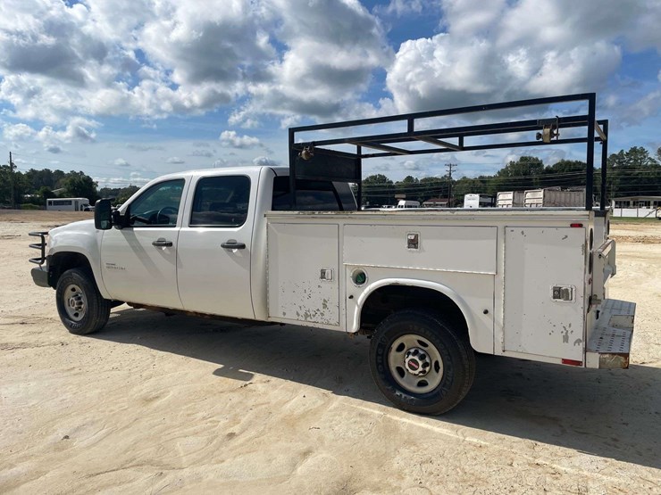 2010-gmc-sierra-2500-image-2