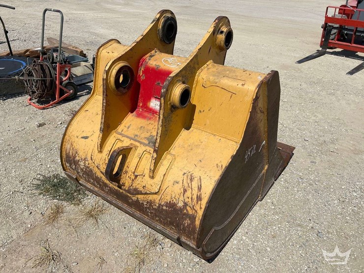 caterpillar-45in.-excavator-bucket-attachment-image-4