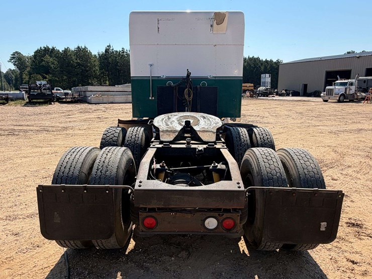 2005-peterbilt-379-image-9