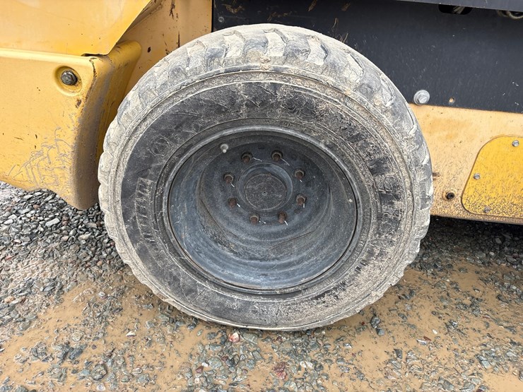 2019-new-holland-l228-image-67