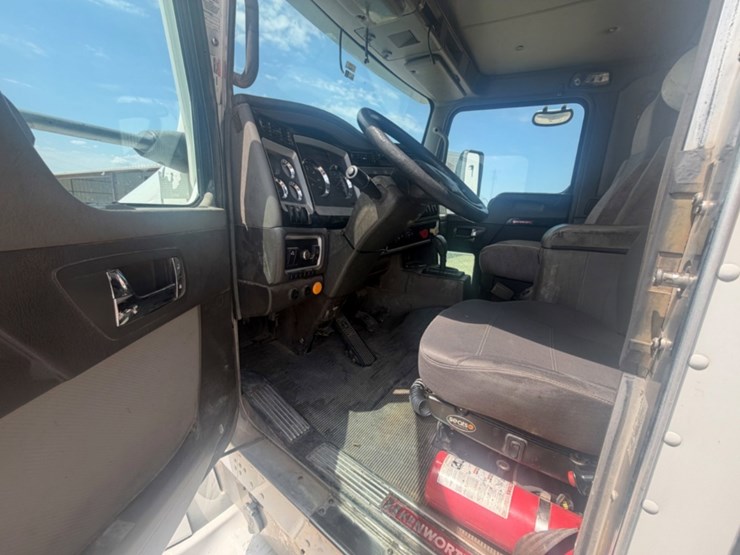 2011-kenworth-t660-image-9