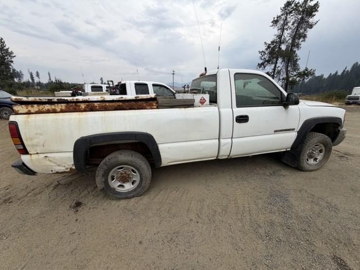 2005-gmc-sierra-2500-image-3