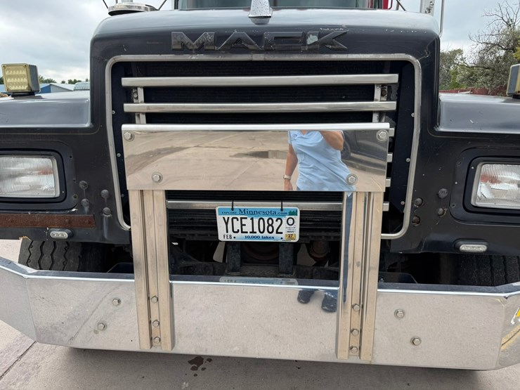 1995-mack-rd688s-image-36