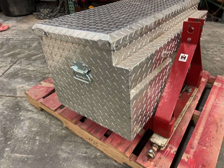 custom-three-point-mounted-toolbox-image-7