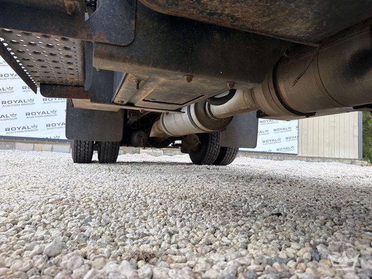 2011-ford-f650-image-33