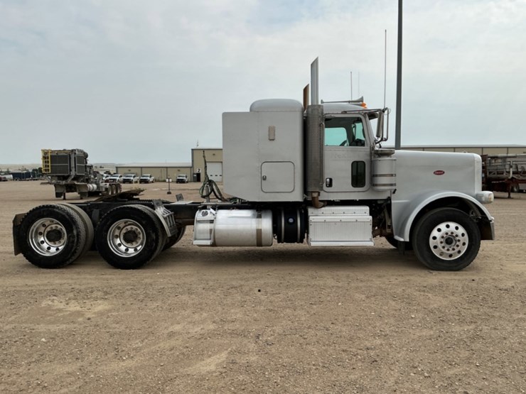 2012-peterbilt-388-image-4